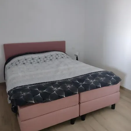 Nieuwe Rijwoning Met Gezellig Terras בית נופש